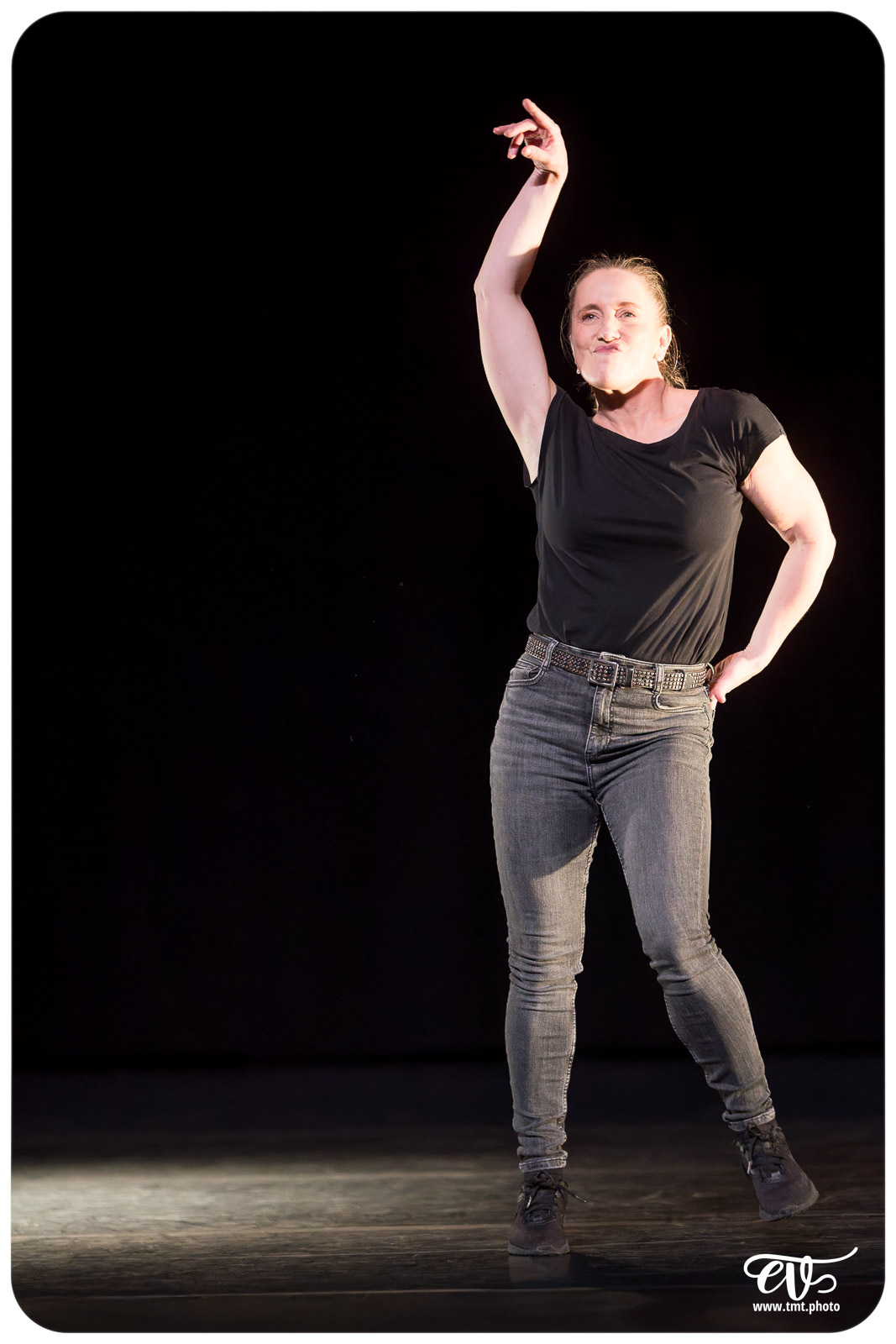 LES CHATOUILLES OU LA DANSE DE LA COLÈRE (ANDRÉA BESCOND)